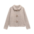 Détail de la veste en polaire avoine avec trois boutons décoratifs en forme de fleurs dorées - S / Kaki