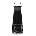 Schwarzes Maxikleid im Boho-Stil mit weißer Stickerei und gewelltem Saum - XS / Schwarz