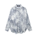 Damen Langarmhemd mit blauem Schlangenmuster aus glattem Chiffon und durchgehender Knopfleiste - XS / Tops