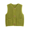 Chaleco de punto calado para mujer en verde hierba con cuello en V y botones dorados - Verde Mostaza