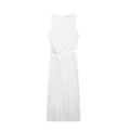 Détail de robe midi blanche avec taille torsadée et découpes latérales élégantes - Blanc