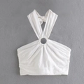Weißes Halterneck-Crop-Top mit Metallring-Verbindung und Rückenschleifen-Detail - S / Weiß