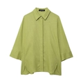 Detail van loszittende grasgroene linnen blouse met reverskraag en zijsplit aan de zoom - XS / Groen Overhemd