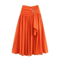 Falda midi naranja de corte en A con cintura fruncida y hebilla de metal plateado - S / Falda