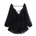 Detailansicht eines schwarzen V-Ausschnitt Chiffon Minikleids mit Schnürung vorne - S / Schwarz