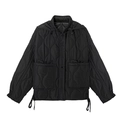 Detail der gesteppten schwarzen Kapuzenjacke mit Kordelzugtaschen und Reißverschluss - XS / Schwarz