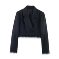 Zwarte korte blazer voor dames met elegant kant aan de zoom en de manchetten - XS / Wimperkant Patchwork Cropped Blazer