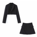 Damen Set aus kurzem schwarzem Blazer und asymmetrischem Minirock für das Büro - S / Schwarz