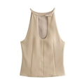 Dettaglio del top beige a lupetto con fibbia metallica e moderno design a goccia - XS / Albicocca