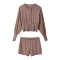 Conjunto de punto marrón para mujer con cárdigan abotonado y pantalones cortos ondulados - S / Conjunto Camello