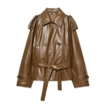 Kort donkerbruin kunstlederen jasje voor dames met revers en een tailleriem - XS / Donkerbruin