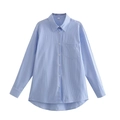Vista dettagliata della camicia in cotone a righe verticali blu e bianche con taschino - S / Camicia Blu