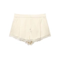 Elegante cremeweiße High-Waist-Satin-Shorts mit zartem Spitzenbesatz für Damen auf weißem Grund - XS / Aprikose