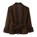 Elegante cappotto di lana marrone scuro con cintura e polsini in ecopelliccia - Caffè