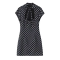 Detalle de vestido mini negro con lunares, lazo en el cuello y diseño de abertura frontal - XS / Lunar Negro