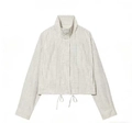 Detalle de chaqueta corta a cuadros con cuello alto y dobladillo con cordón ajustable - XS / A cuadros