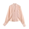 Élégante chemise rose nude à manches longues, col en V et boutons décoratifs chic - S / Rose