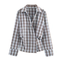 Lichtblauwe geruite popeline damesoverhemd met asymmetrische overslag en knoopsluiting - XS / Blauw Bruin Geruit