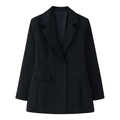 Detail van de dubbele knopen en klepzakken op deze zwarte getailleerde dames blazer - S / Zwart