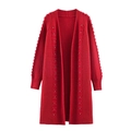 Détails du cardigan en tricot rouge avec clous argentés et manches à pompons texturés - S / Rouge