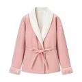 Cappotto corto di lana rosa con collo a scialle bianco e polsini in finta pelliccia - S / Rosa