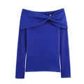 Elegante suéter de punto azul con hombros descubiertos, detalle de nudo y pin de metal - S / Azul