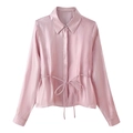 Elegante hellrosa Satin-Langarmshirt für Damen mit Taillenbindung und glänzendem Finish - XS / Rosa