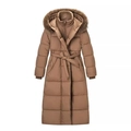 Cappotto invernale lungo trapuntato marrone da donna con cappuccio in pelliccia e cintura - S / Caramello