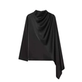 Detail der eleganten schwarzen Satinbluse mit drapierten asymmetrischen Falten und Stehkragen - XS / Schwarz