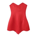 Detalle de top corsé rojo con escote de corazón y costuras estructuradas de satén - S / Rojo