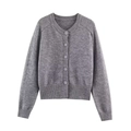 Graue Strickjacke mit Rundhalsausschnitt, fünf Knöpfen und Rippbündchen auf Weiß - S / Grau