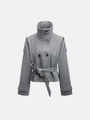 Detalle de abrigo de lana gris con cuello alto, charreteras y cierre de doble botonadura - S / Gris