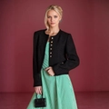 Dettaglio del cardigan in tweed nero con bottoni dorati decorati e finitura testurizzata - S / Nero