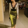Elegante camicetta di raso con pizzo nero e gonna midi verde per le donne - S / Verde Albicocca