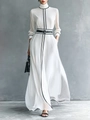 Elegante vestido maxi de gasa blanca con mangas largas, ribetes negros y cinturón - S / Blanco