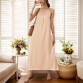 Elegantes aprikosenfarbenes Neckholder-Satin-Midikleid mit Seitenschlitz für den Sommer - XS / Aprikose