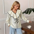 Elegante cremefarbene V-Ausschnitt-Bluse mit schwarzen Rüschen und Plissee-Manschetten - S / Aprikose