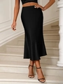 Elegante gonna a sirena in raso nero a vita alta con silhouette fluida a linea A - S / Nero