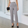 Détail du pantalon gris taille haute à jambes larges avec plis et fermeture à bouton - M / Gris