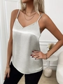 Camiseta de satén para mujer con cuello en V y tirantes ajustables en gris plata - S / Blanco