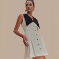 Robe ivoire sans manches élégante avec revers noir et boutons dorés pour femme - S / Blanc