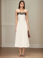 Robe d'été blanche élégante avec bordure en dentelle noire et fines bretelles de luxe - Taille S / Blanc Cassé