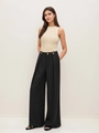 Schwarze Hose mit hoher Taille und Goldknöpfen kombiniert mit beigem Strickoberteil - S / Schwarz