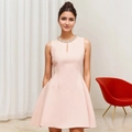 Robe sans manches rose clair élégante avec encolure en strass et silhouette en A - S / Rose