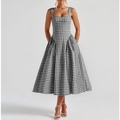 Robe midi classique à carreaux noirs et blancs avec col carré et silhouette trapèze sans manches - 3XL / Noir