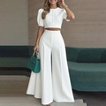 Elegante conjunto blanco de dos piezas con top corto de manga corta y pantalones de pernera ancha - S / Blanco