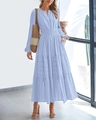 Vue détaillée de la robe bleu clair à volants avec col en V et taille élastique - Bleu clair