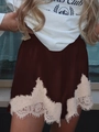 Short taille haute rouge foncé avec délicat empiècement en dentelle florale blanche au bas - S / Marron