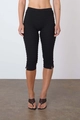 Primer plano de los pantalones capri negros texturizados con abertura lateral moderna - S / Negro