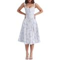 Détail de robe d'été fleurie blanche avec motifs bleus et corsage cintré à taille haute - S / Blanc Bleu Floral